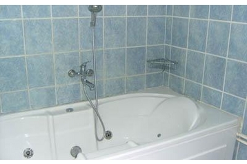 Rumunia Privát Bacău, Zewnątrz